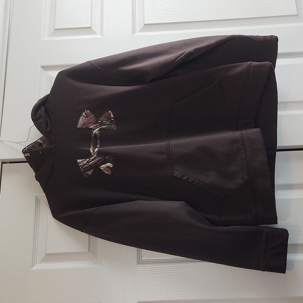 Camo under Armour hoodie